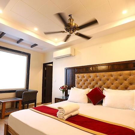 Staybook Hotel Atlanta New Delhi Train Station 외부 사진