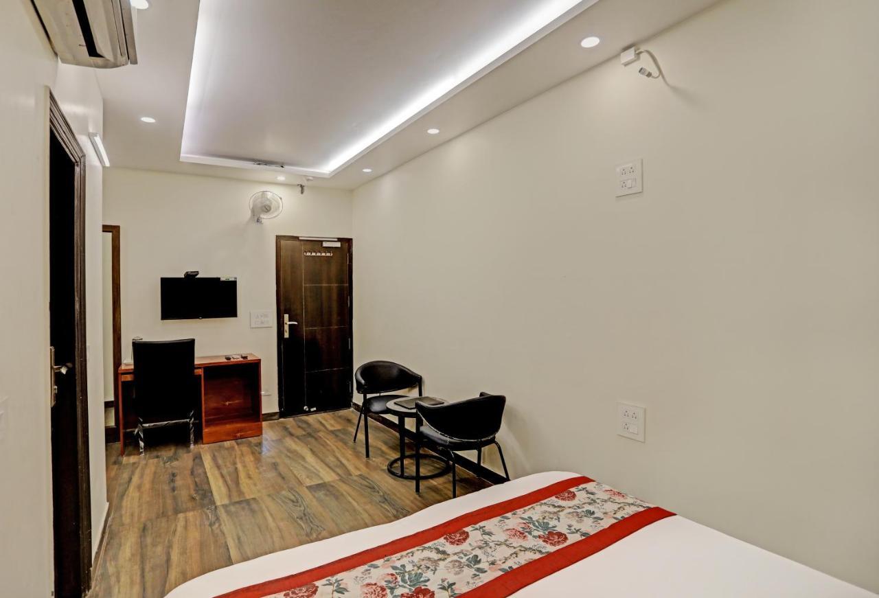 Staybook Hotel Atlanta New Delhi Train Station 외부 사진