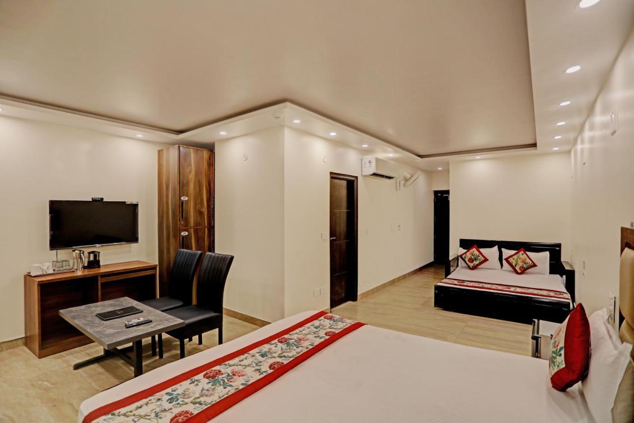 Staybook Hotel Atlanta New Delhi Train Station 외부 사진