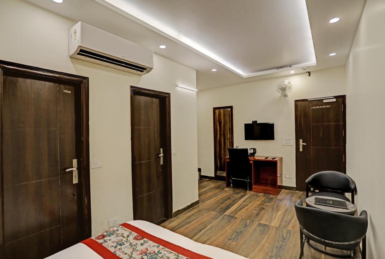 Staybook Hotel Atlanta New Delhi Train Station 외부 사진