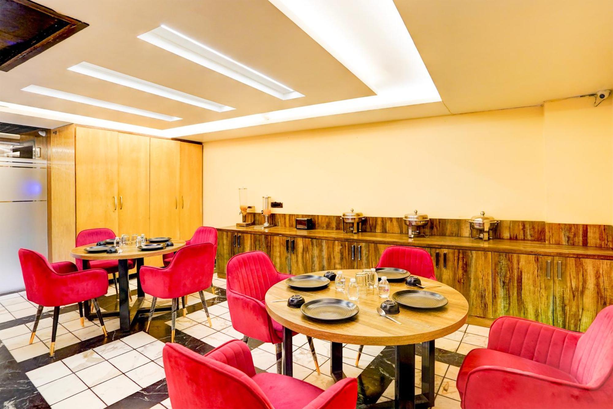 Staybook Hotel Atlanta New Delhi Train Station 외부 사진